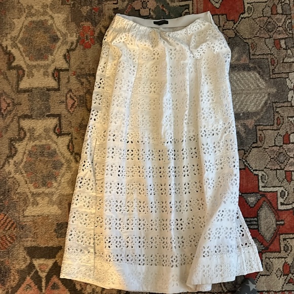 JCrew eyelet skirt worn once, clean, no stains, rips or tears. Size 00. Lovely! - Picture 2 of 3
